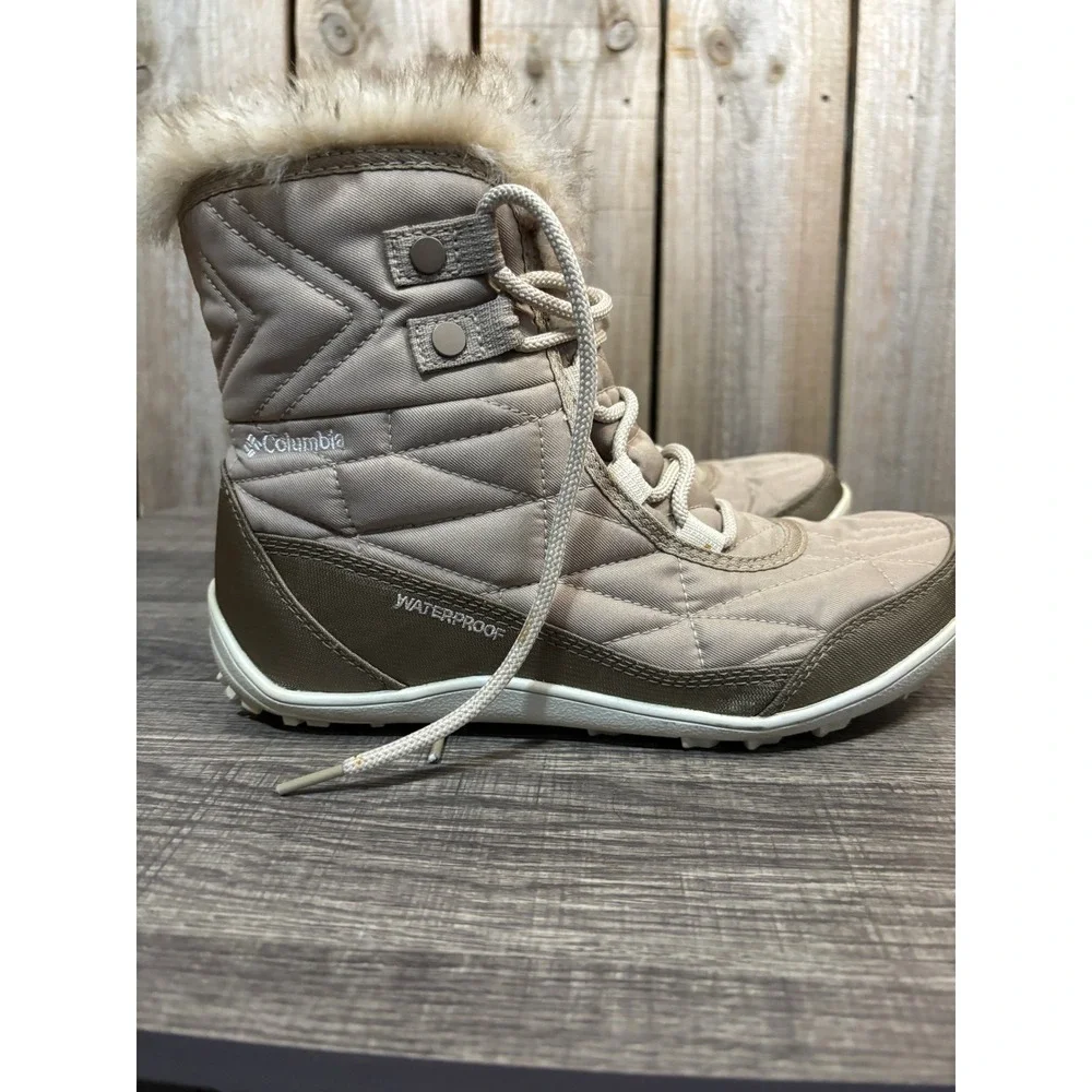 Columbia Minx Shorty III Waterproof Winter Boots Tan Faux Fur Womens 9
